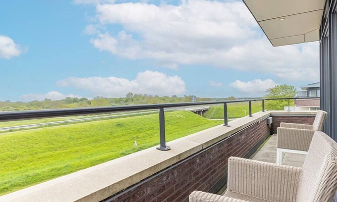 Kamperland Hotel | 3 Modern Units w/Balcony | Experience Wellness Activities, Near Beach & Outdoor