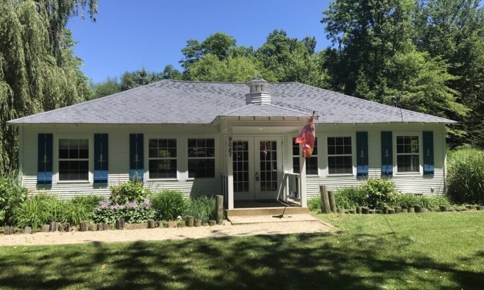 Lakeside Cottage | (3 Nt Min!) LAKESIDE HOME CLOSE TO ASSOCIATION BEACH & PRIVATE HOT TUB!