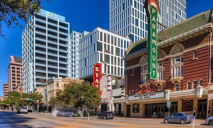 Austin Hotel | 3 Pet-Friendly Accommodation, Pool, Free Parking, Visit LBJ Presidential Library