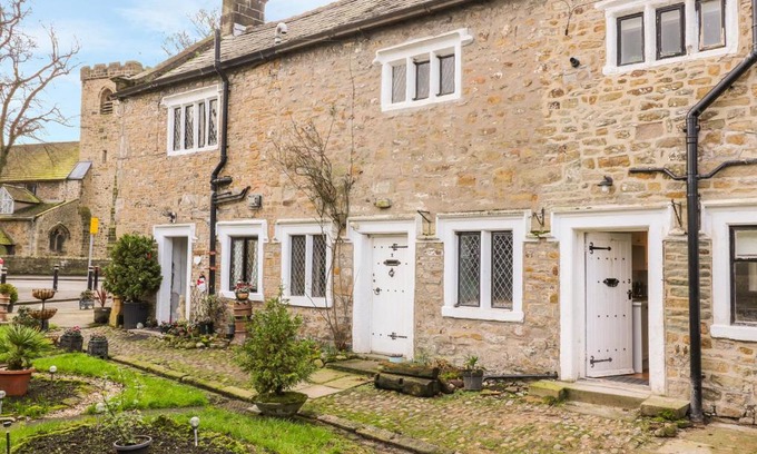 Whalley House | 3 Poole End