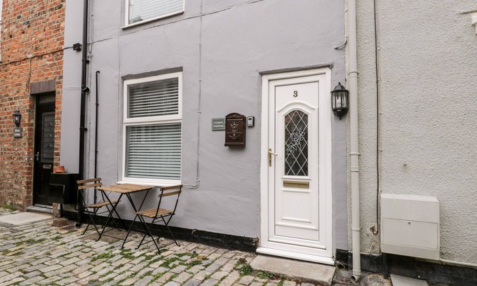 Marske-by-the-Sea Cottage | 3 PROSPECT TERRACE, pet friendly in Marske-By-The-Sea