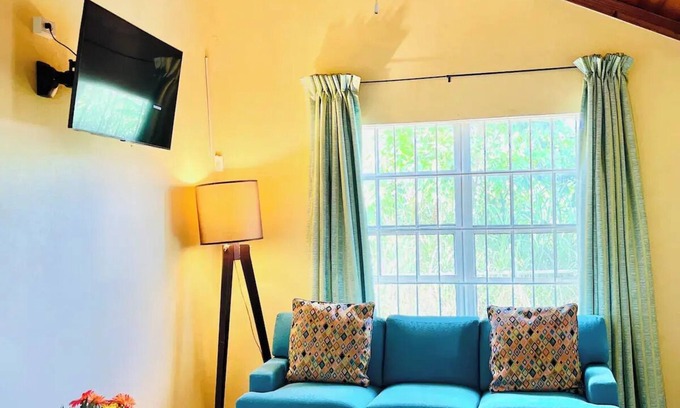 Nassau House | 3 Queen Beds Close to the National Stadium