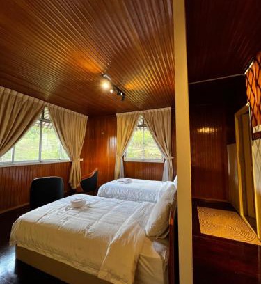 Tawau Cabin | 3 Retro-Antique Inspired Interconnected Family Rooms at Country Lodge - Eco Valley Retreat 豐之谷
