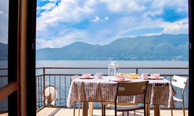 Brezzo di Bedero Apartment | 3-room apartment with separate kitchen and balcony right on the beach