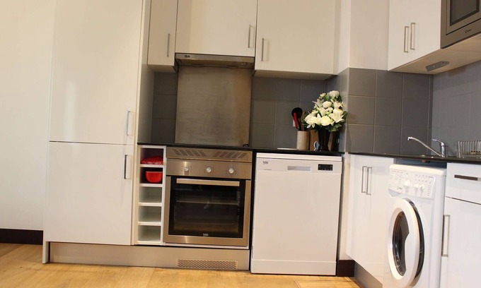 Rochefort Apartment | 3-room apartment with equipped kitchen, TV, and hardwood floor in Rochefort