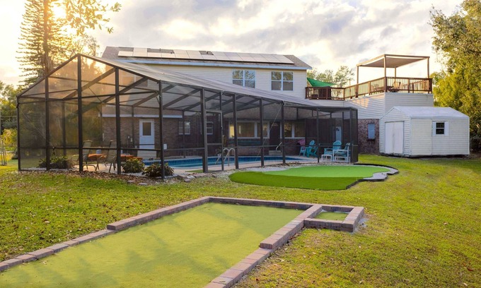Edgewood House | 3 Rooms, Lake, Bocce Ball, Putting Green, Fire pit, Deck