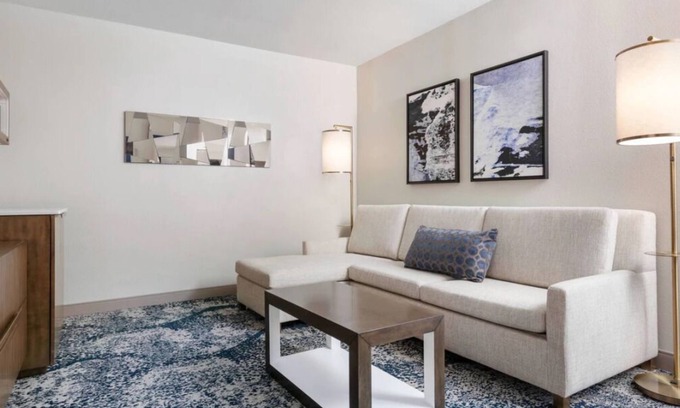 Northeast Virginia Beach Hotel | 3 Sleek Units in the Heart of Virginia! Pool, Near First Landing State Park