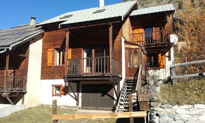 Molines-en-Queyras Ski Chalet | 3* south-facing chalet 120 m² 9 pers downhill skiing at 800 m + cross-country skiing at 200m
