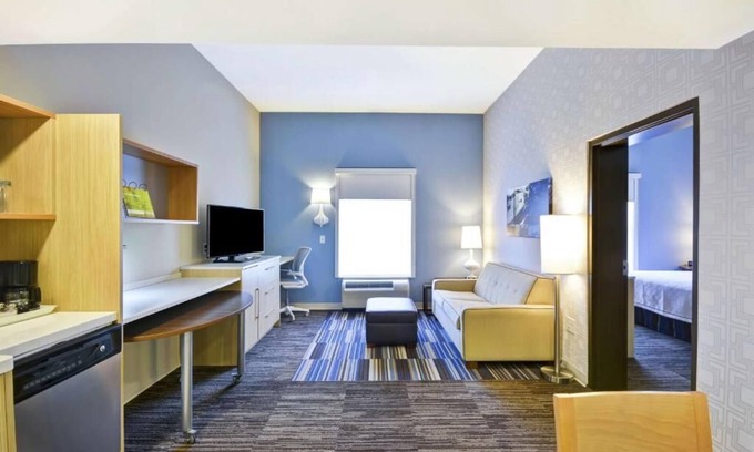 Saint Simons Island Hotel | 3 Spacious Suites Perfect for Families w/In-Room Kitchenette - Near Beach!