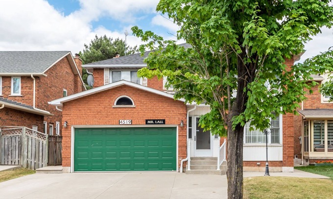 Central Erin Mills Apartment | 3 Star Basement Apartments in Mississauga