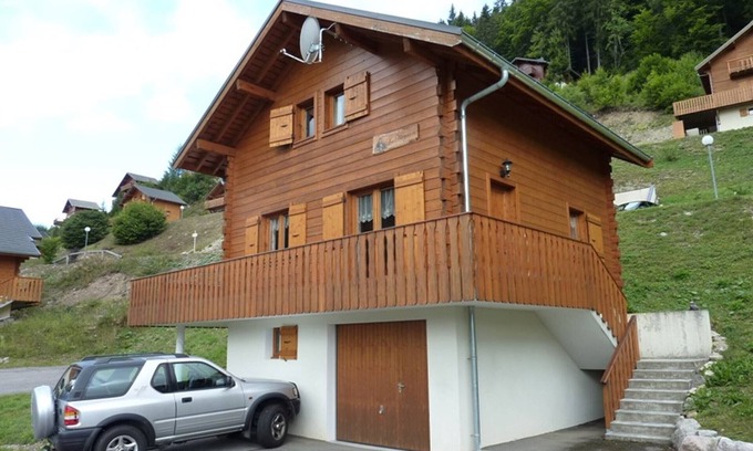 Station de Drouzin le Mont Ski Chalet | 3-star chalet with large terrace, garage, and hiking access