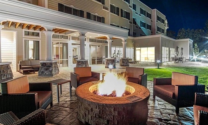 Lenox Hotel | 3-Star Hotel ∙ Courtyard by Marriott Lenox Berkshires