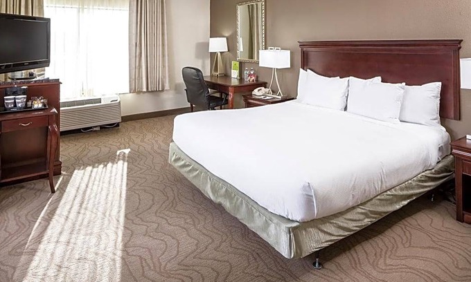 Milford Hotel | 3-Star Hotel ∙ DoubleTree by Hilton Boston-Milford