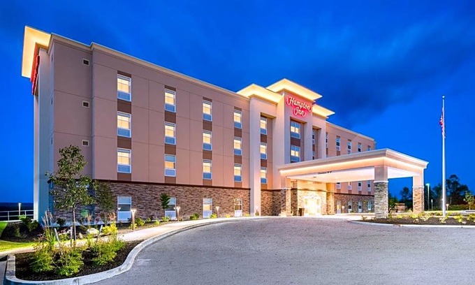 Oxford Hotel | 3-Star Hotel ∙ Hampton Inn by Hilton Oxford, ME