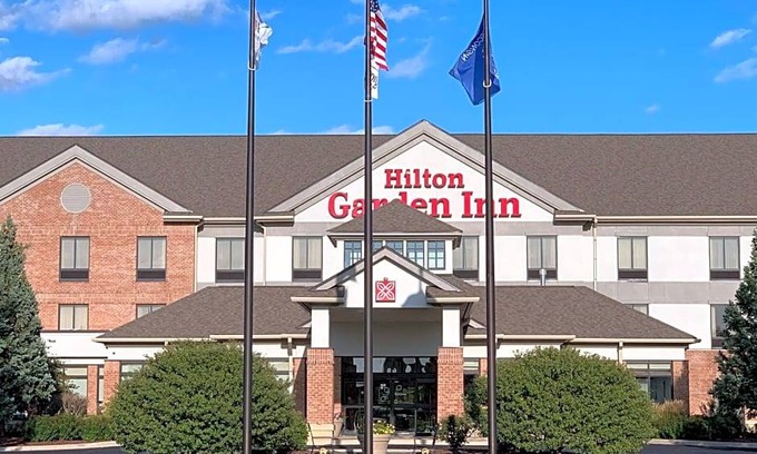Summit Corners Hotel | 3-Star Hotel ∙ Hilton Garden Inn Oconomowoc