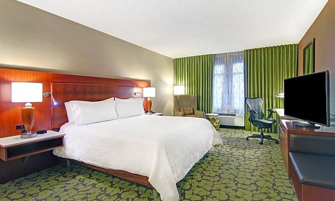 Thornhill Hotel | 3-Star Hotel ∙ Hilton Garden Inn Toronto/Markham