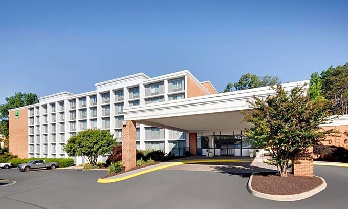 Charlottesville Hotel | 3-Star Hotel ∙ Holiday Inn University Area Charlottesville, an IHG Hotel