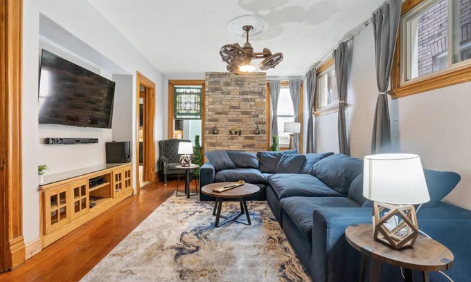 Shadyside House | 3-Story Historic Home | Steam Shower | 3 King Beds
