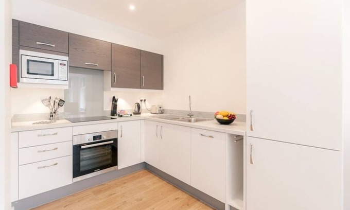 Leatherhead Apartment | 3 Swan House -Studio apartment