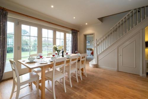 Thorpeness House | 3 The Coastguards, Thorpeness - Only a stones throw from the Beach and very close to famous boating Meare, Country Club and Golf Club - Aldeburgh Coastal Cottages
