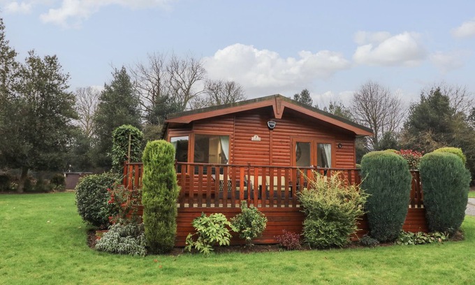 Cottingham Cottage | 3 THE FAIRWAY, family friendly, with pool in Cottingham