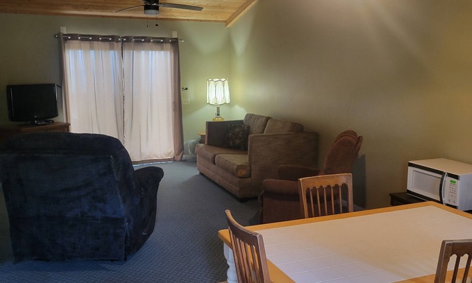 Oscoda Resort | #3 Thomas' Parkside Cottages, 2BR suite, private patio w/Lake Huron views.