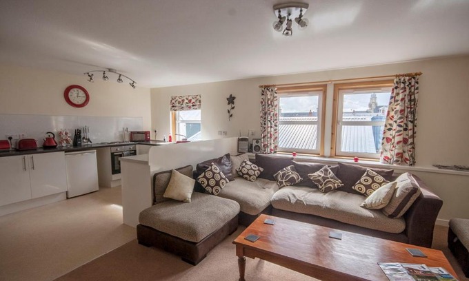 Forres Apartment | 3 Varis Apartments