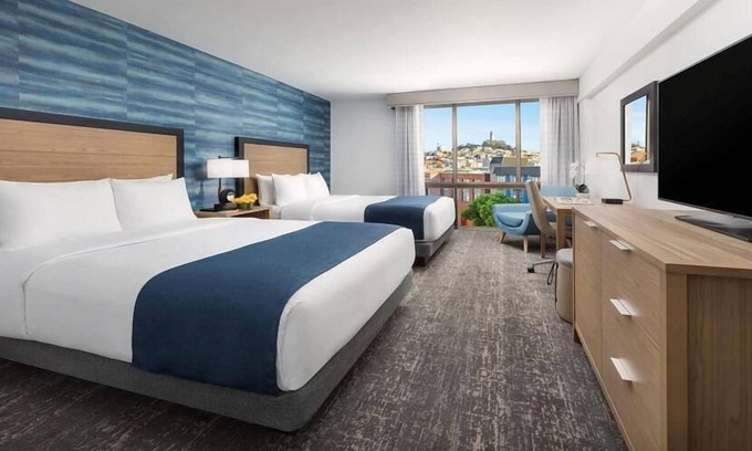 Fisherman's Wharf House | 3 x City View Two Queens Room at Hotel Caza