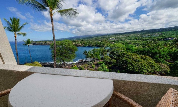 Keauhou House | 3 x Club Ocean View 2 Double Beds at Outrigger Kona Resort and Spa
