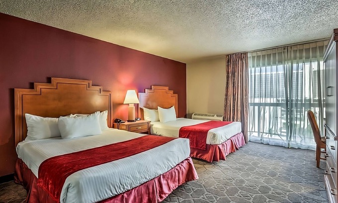 Laughlin Hotel | 3 x Santa Fe Queen Non Smoking Room at Edgewater Casino Resort