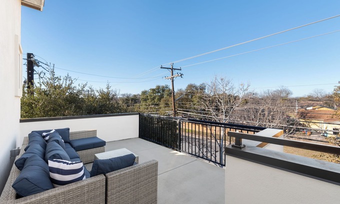 North Austin Civic Association Apartment | 30+ Day | Cozy Place for Working Professionals