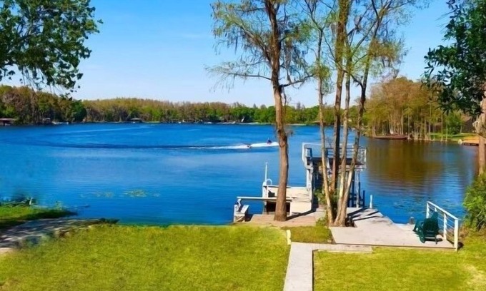 Lutz House | 30 day rental Spectacular Ski Lake, 4 Bedroom, 3 Bath, Fire Pit, BBQ, 1.6 Acre