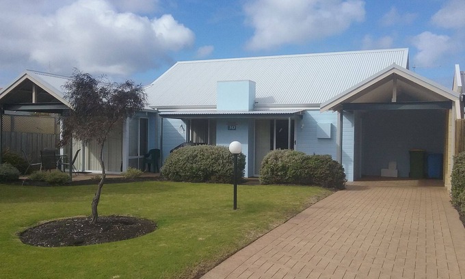 Collingwood Park House | 30 day vacation by the sea