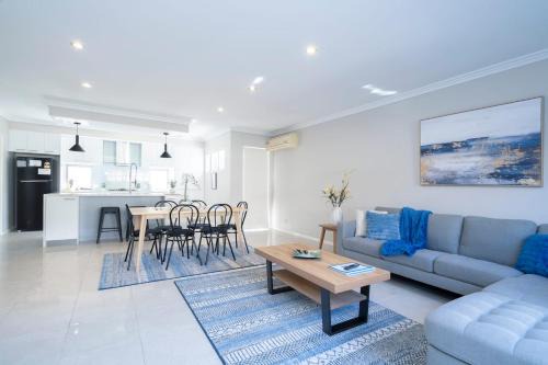 North Perth House | 30 Modern & Quiet Retreat -walk To Dining & Shops