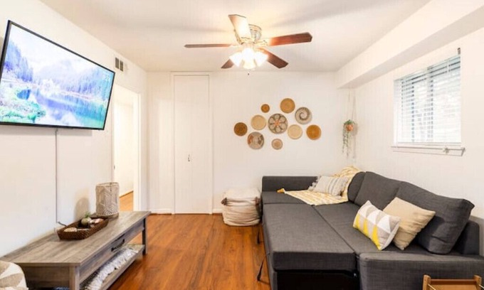 West Arlington House | 30+ Night House in Arlington, TX BIG yard!