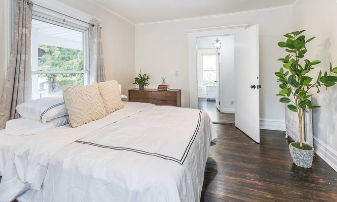 Montclair House | 30+ Night Rental in Montclair! Great kitchen, close to NYC bus