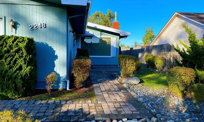 North Bend House | 30% OFF Monthly Stay Convenient Location