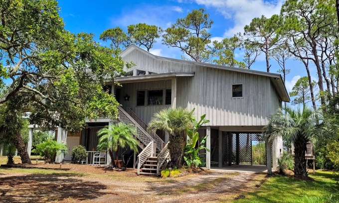 East End House | 30% OFF Summer! Secluded Bayfront Retreat, East End, Private Dock, Kayaks