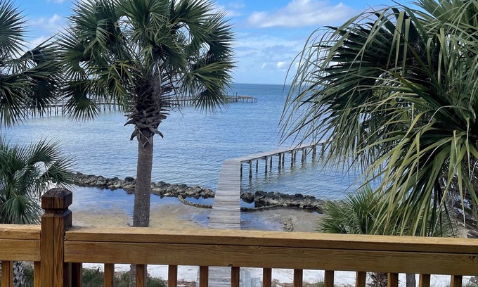 Plantation House | 30% OFF Summer! BAYFRONT - Old Florida Style Cottage w/private dock!