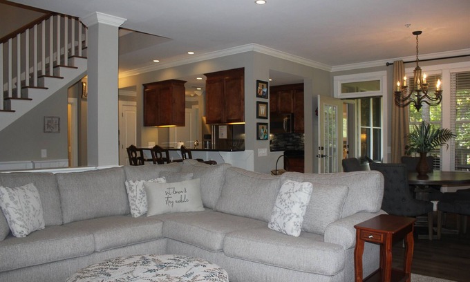 Lake Oconee Condo | 30% off until 2025 WOW!, Walk to Ritz, Fronts Golf Course, 3 King Beds, Book Now