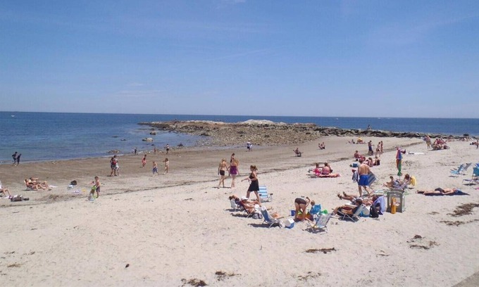Brant Rock House | 30 STEPS TO SANDY BEACH W/PRIVATE DECK & STAIRS ON SEAWALL