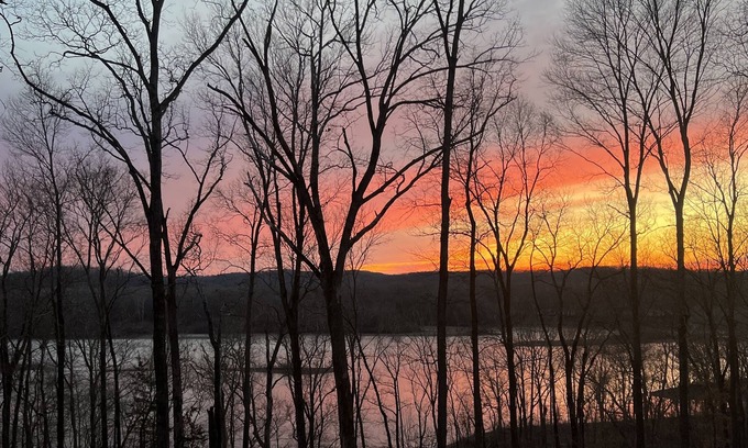 Dover House | 3000 sf Cabin sleeps 14 on Lake Barkley reduced Aug rates