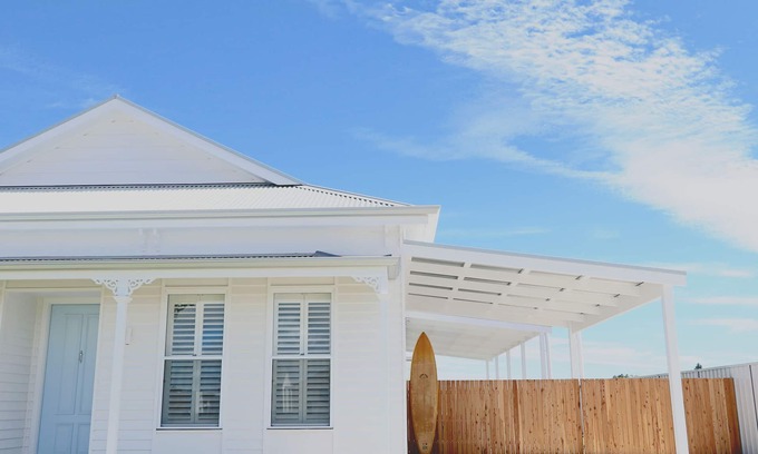 Waterhouse House | 300m to restaurants & shops, 400M to the beach!