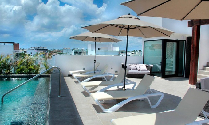 Zazil-ha Apartment | 302 - Large studio downtown 5 minutes away from the beach pet friendly