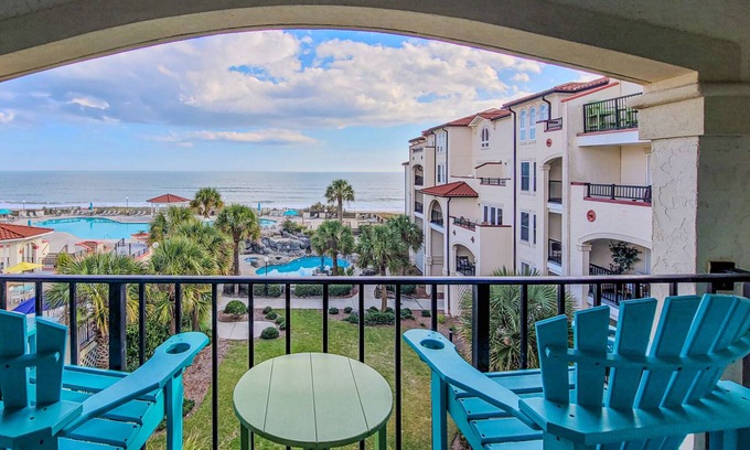 North Topsail Beach Condo | 304-A Villa Capriani: Oceanfront Bliss Awaits!