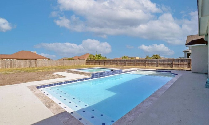 Corpus Christi House | 305) Luxarious with Pool+Hot Tub