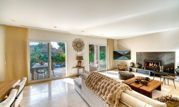 Urbanizacion Marbessa Villa | 3055 Luxury Villa with Pool and Sea Views