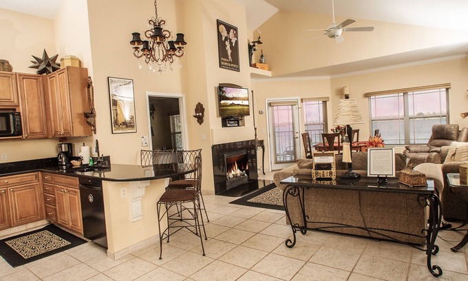 Delavan Lake Condo | 309 - Premium 2 Bedroom Lake View Condo Suite