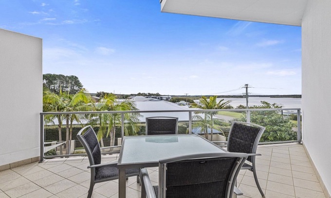 Tea Gardens Apartment | 309 The Boathouse, TOP NOTCH