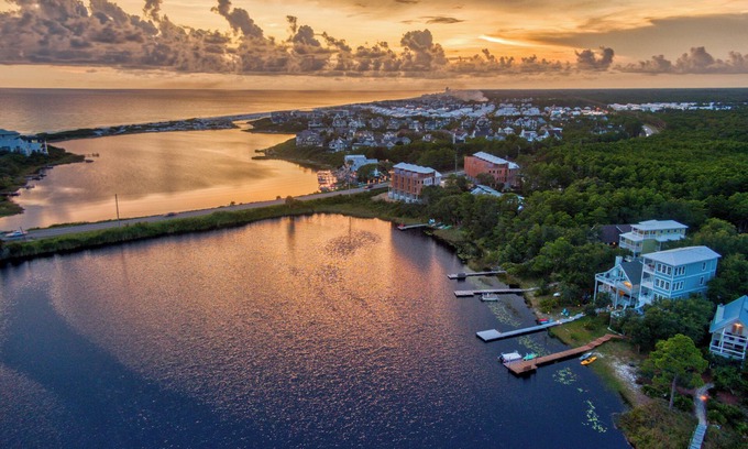 Santa Rosa Beach Ski Chalet | 30A | Bikes | Private Dock | Firepit | Kayaks